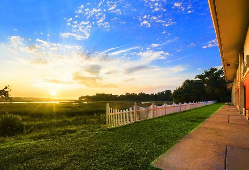 هتل Howard Johnson By Wyndham Beaufort/parris Island