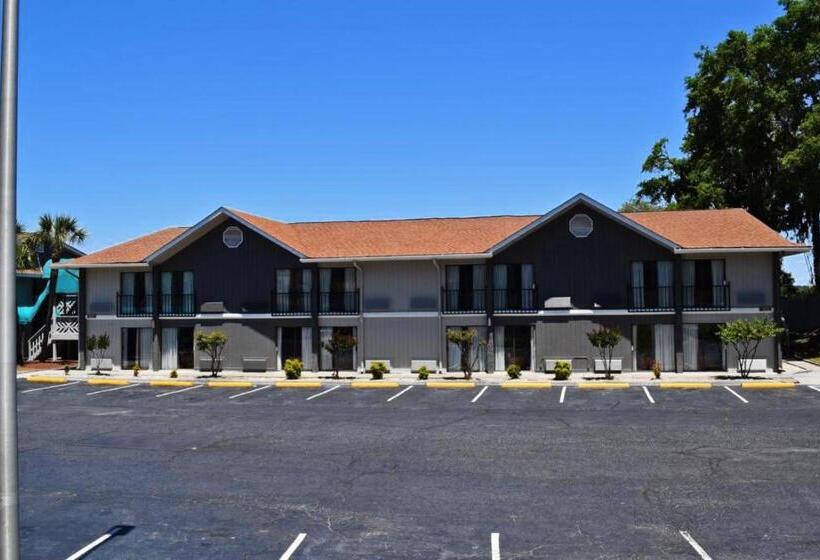 هتل Howard Johnson By Wyndham Beaufort/parris Island