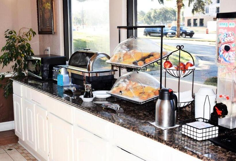 هتل Howard Johnson By Wyndham Beaufort/parris Island