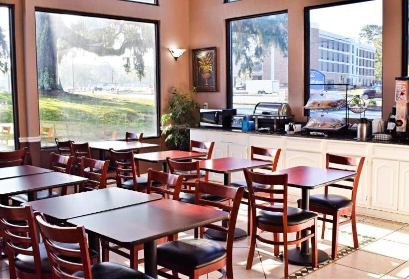 هتل Howard Johnson By Wyndham Beaufort/parris Island