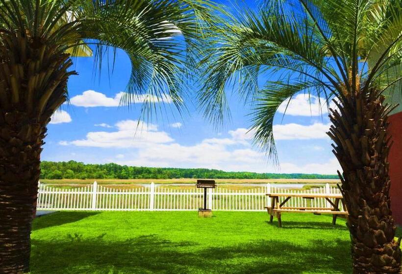 هتل Howard Johnson By Wyndham Beaufort/parris Island