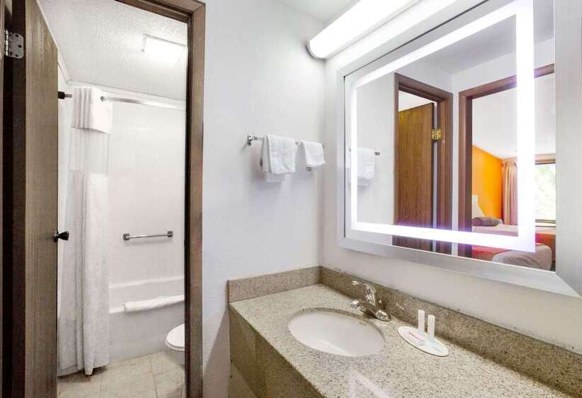 فندق Howard Johnson By Wyndham Wilmington