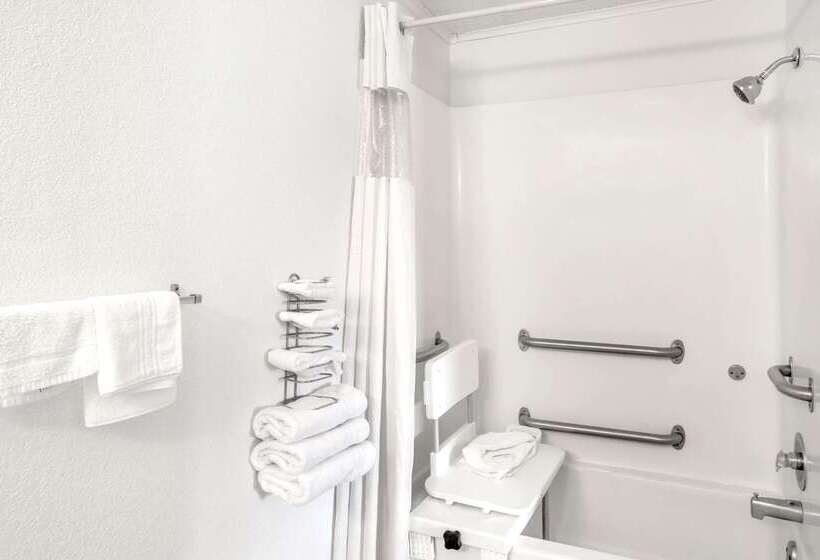 فندق Howard Johnson By Wyndham Wilmington