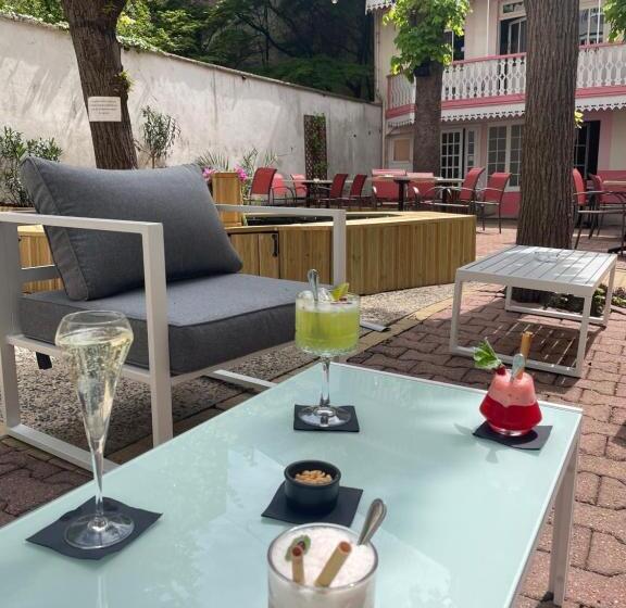 هتل Hôtel & Restaurant Le Patio Vichy