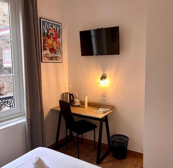 هتل Hôtel & Restaurant Le Patio Vichy