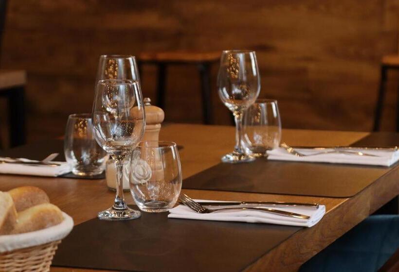 هتل Hôtel & Restaurant Le Patio Vichy