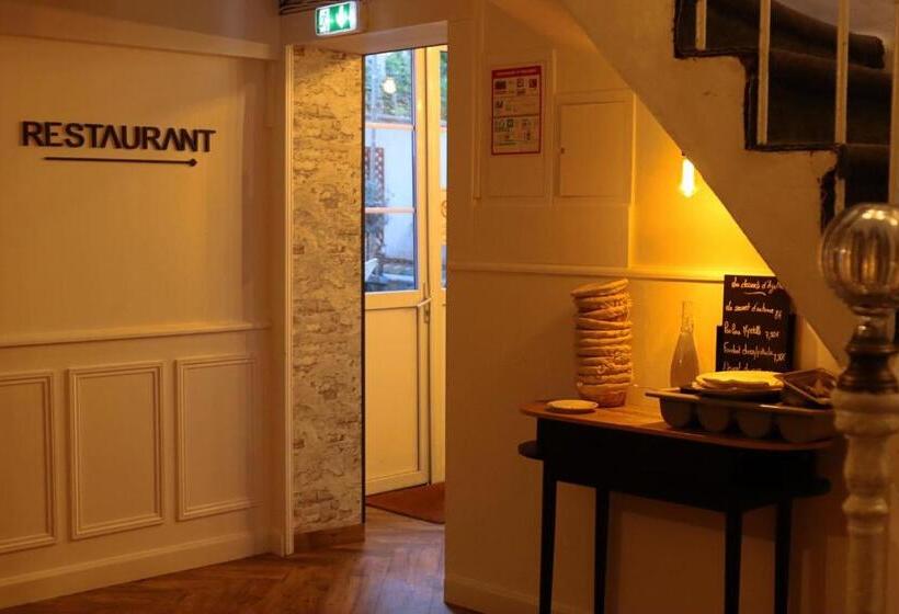 هتل Hôtel & Restaurant Le Patio Vichy
