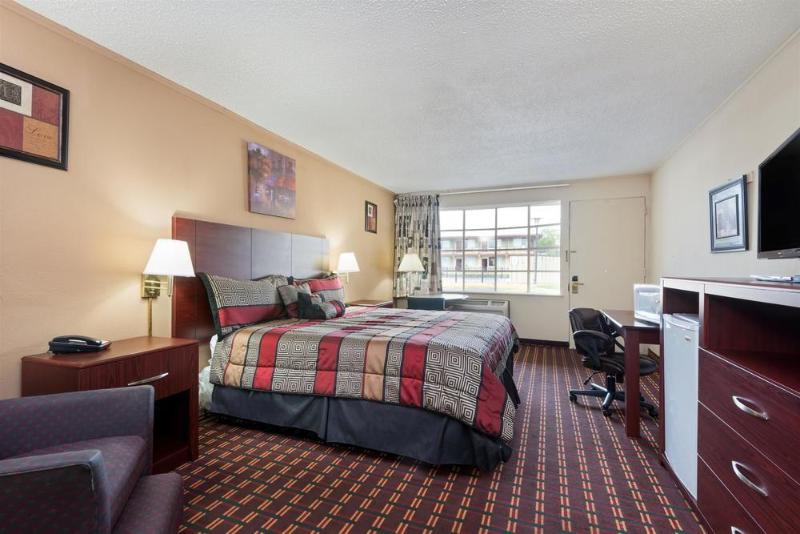 هتل Knights Inn Fayetteville   Fort Bragg