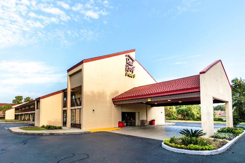 هتل Red Roof Inn Plus+ Mt Pleasant   Patriots Point