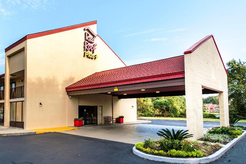 هتل Red Roof Inn Plus+ Mt Pleasant   Patriots Point
