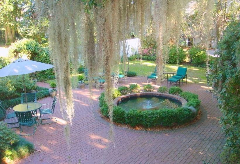 هتل Rhett House