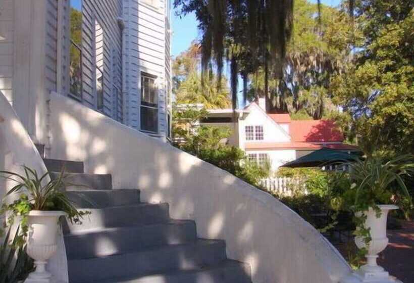 هتل Rhett House