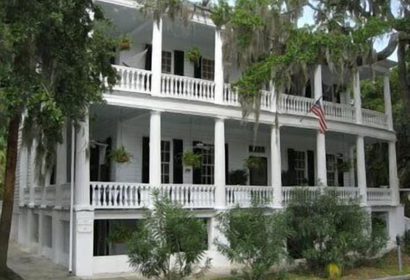 هتل Rhett House