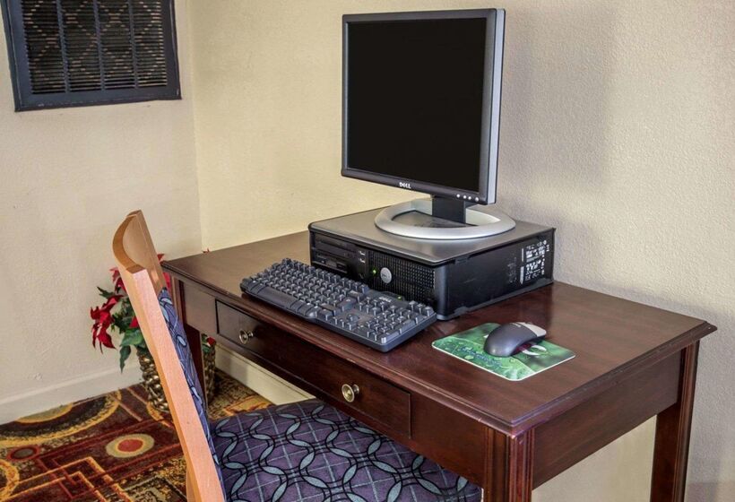 ホテル Rodeway Inn & Suites Plymouth Hwy 64