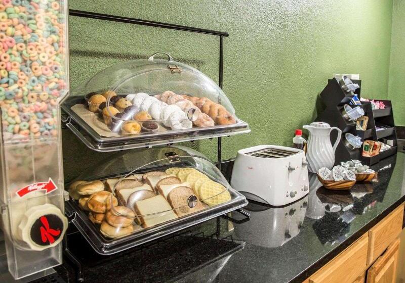 ホテル Rodeway Inn & Suites Plymouth Hwy 64