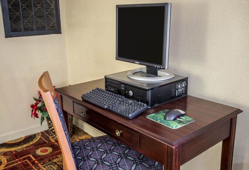 ホテル Rodeway Inn & Suites Plymouth Hwy 64