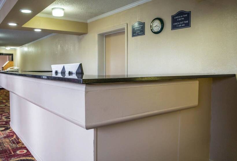 ホテル Rodeway Inn & Suites Plymouth Hwy 64