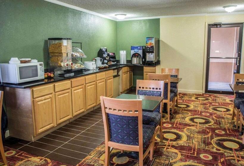 ホテル Rodeway Inn & Suites Plymouth Hwy 64