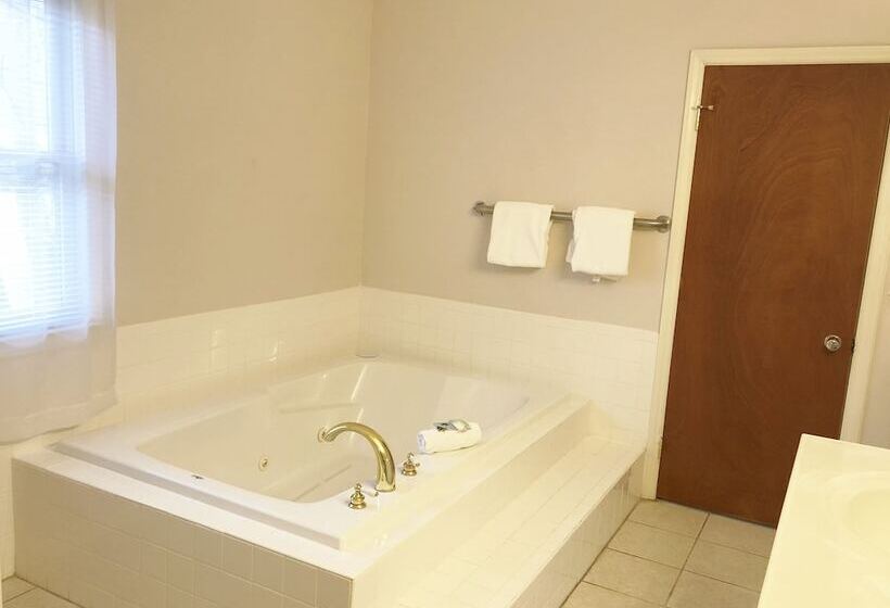 Meadowlark Motel With Restaurant & Bar