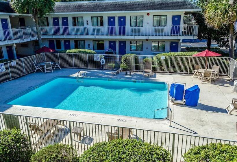 모텔 North Charleston Lodge