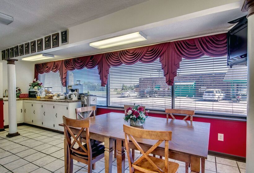 فندق على الطريق Econo Lodge
