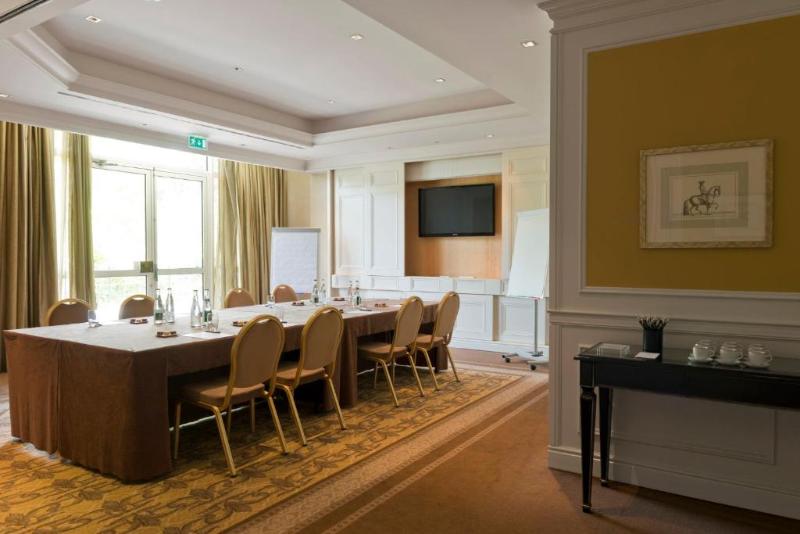 Intercontinental Hotels Chantilly Chateau Mont Royal, An Ihg