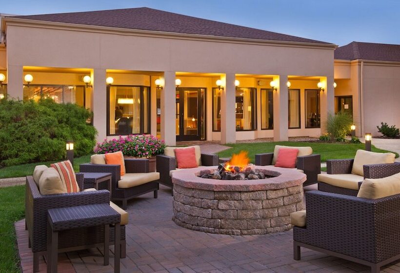 هتل Courtyard By Marriott Mt. Laurel