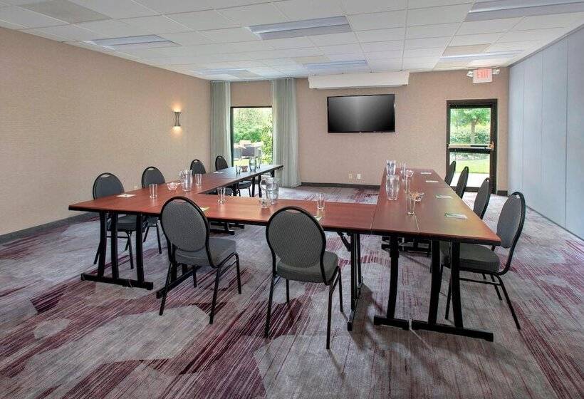 هتل Courtyard By Marriott Mt. Laurel