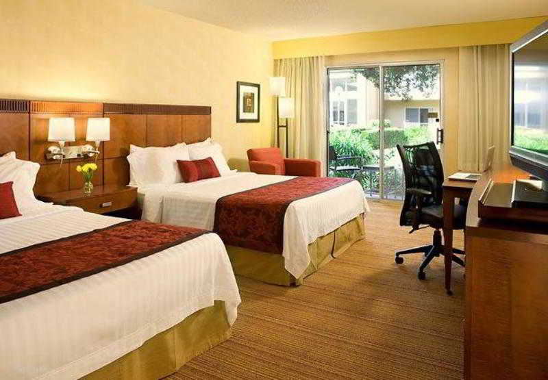 هتل Courtyard By Marriott San Mateo Foster City