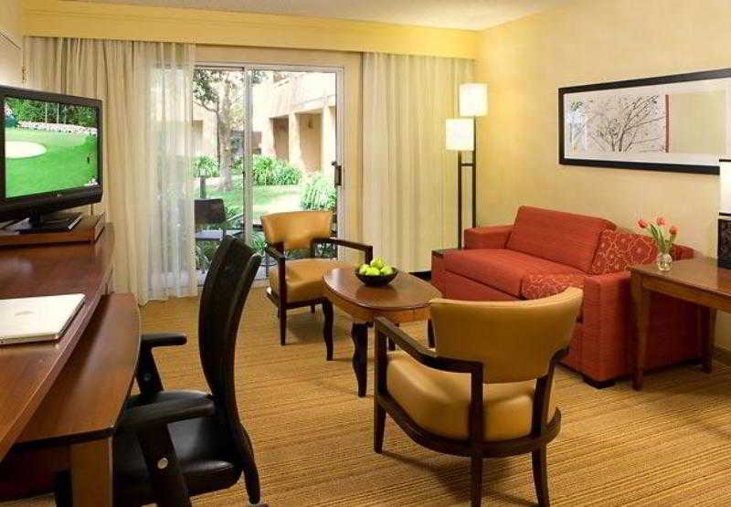 هتل Courtyard By Marriott San Mateo Foster City