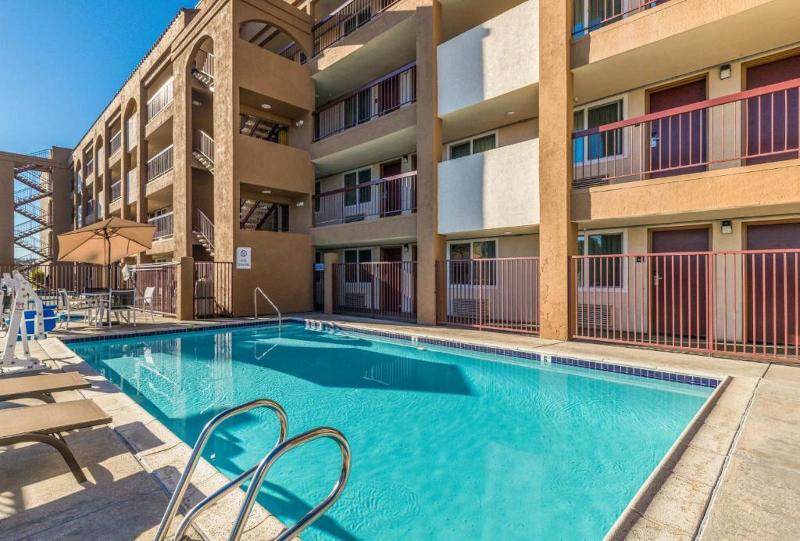 בית מלון כפרי Days Inn By Wyndham Chula Vista San Diego