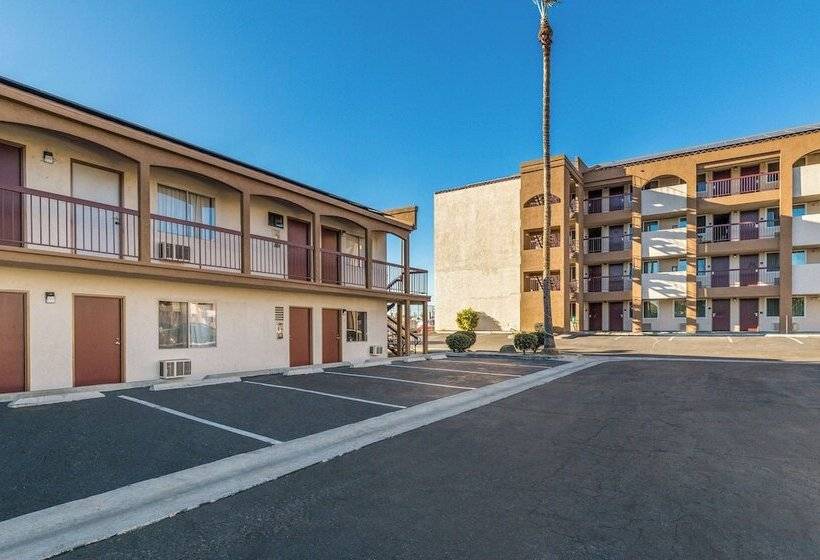 בית מלון כפרי Days Inn By Wyndham Chula Vista San Diego