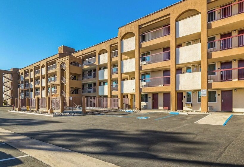 בית מלון כפרי Days Inn By Wyndham Chula Vista San Diego