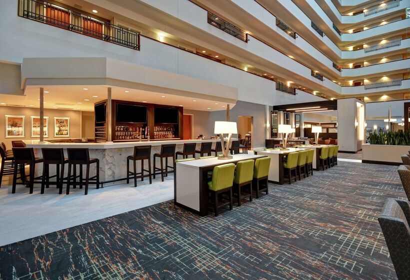 هتل Embassy Suites Little Rock