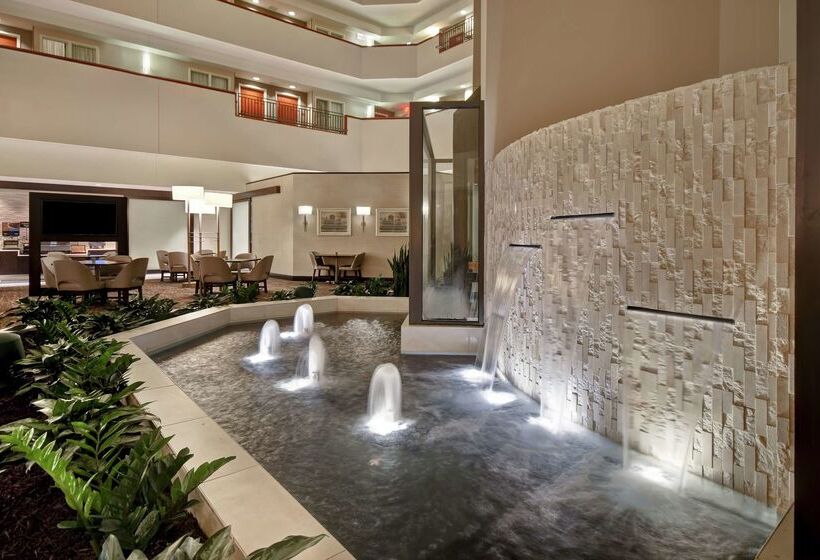 هتل Embassy Suites Little Rock