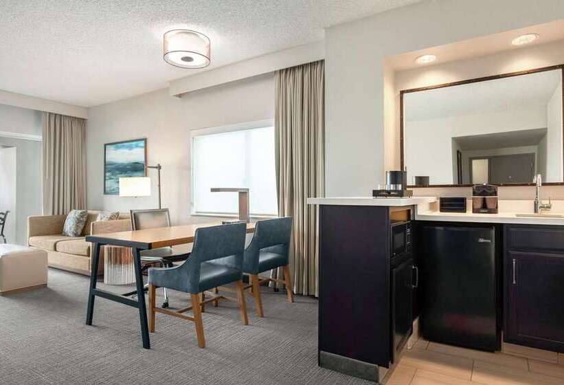 Отель Embassy Suites By Hilton Monterey Bay Seaside