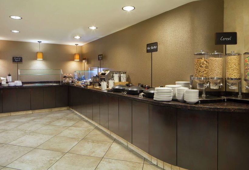 فندق Embassy Suites By Hilton Philadelphia Airport