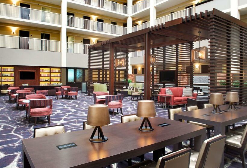 فندق Embassy Suites By Hilton Philadelphia Airport
