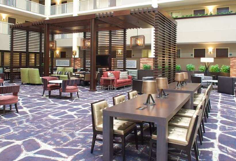 فندق Embassy Suites By Hilton Philadelphia Airport