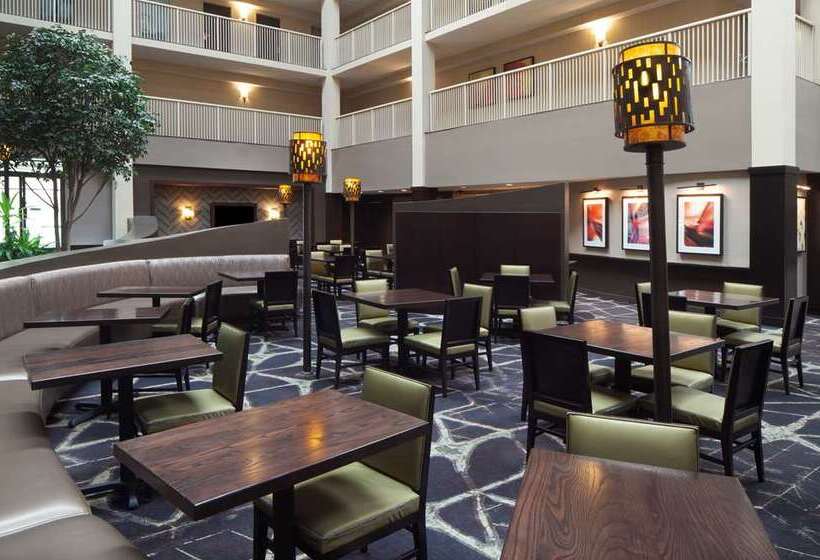 فندق Embassy Suites By Hilton Philadelphia Airport