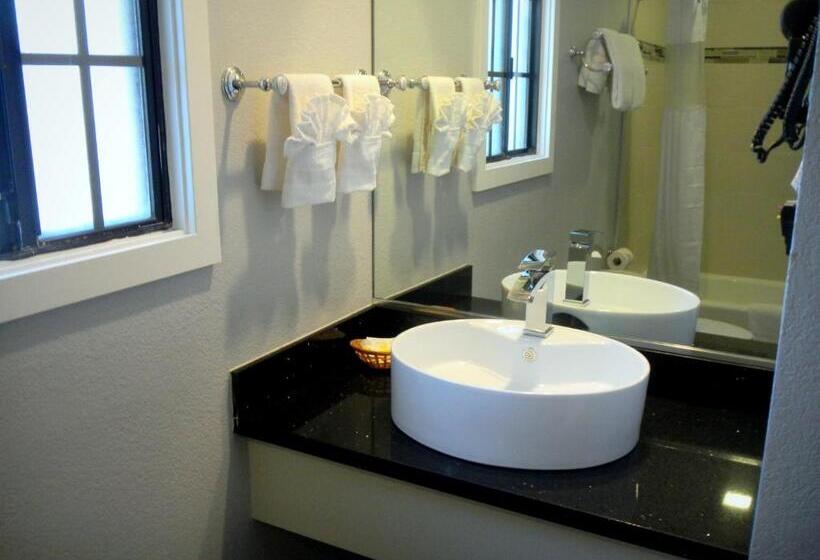 هتل Fairbridge Inn & Suites Gateway To Yosemite