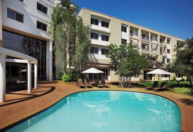 בית מלון כפרי Garden Court Eastgate