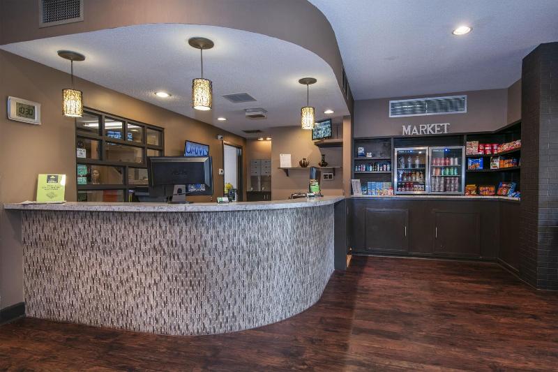 فندق Guest Inn & Suites  Midtown Medical Center