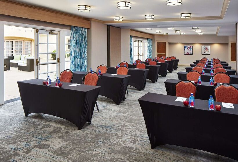 בית מלון כפרי Hilton Garden Inn Valencia Six Flags