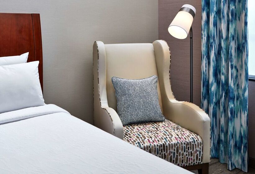 בית מלון כפרי Hilton Garden Inn Valencia Six Flags