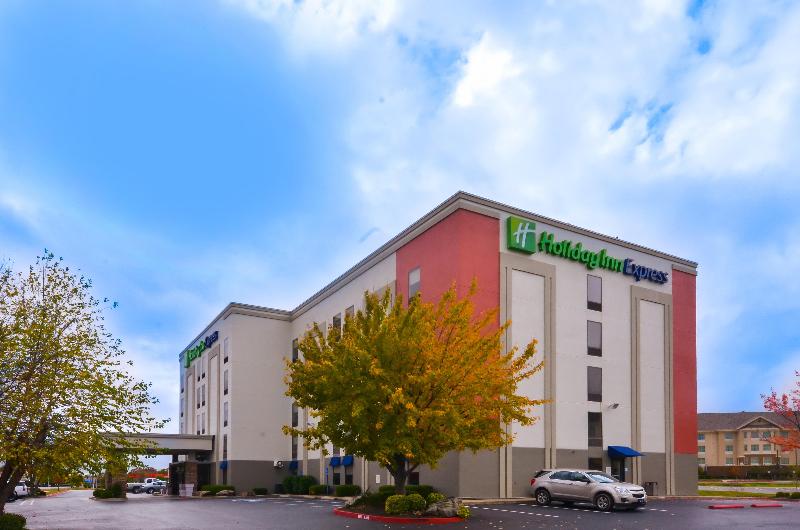 Hotel Holiday Inn Express & Suites Fayetteville University Of Arkansas Area, An Ihg