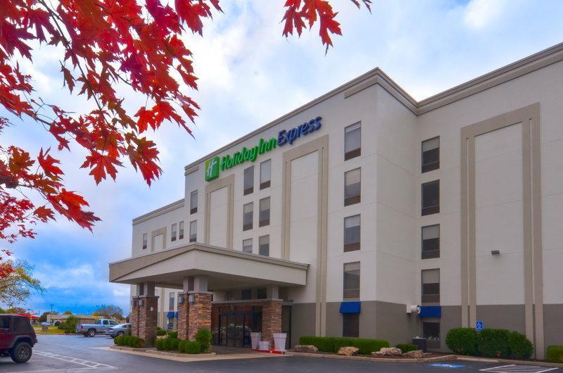 Hotel Holiday Inn Express & Suites Fayetteville University Of Arkansas Area, An Ihg