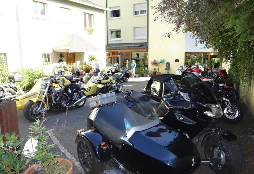 هتل Logis Hôtel   Restaurant Aux Bruyères