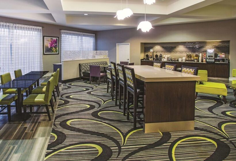 هتل La Quinta By Wyndham Las Vegas Summerlin Tech