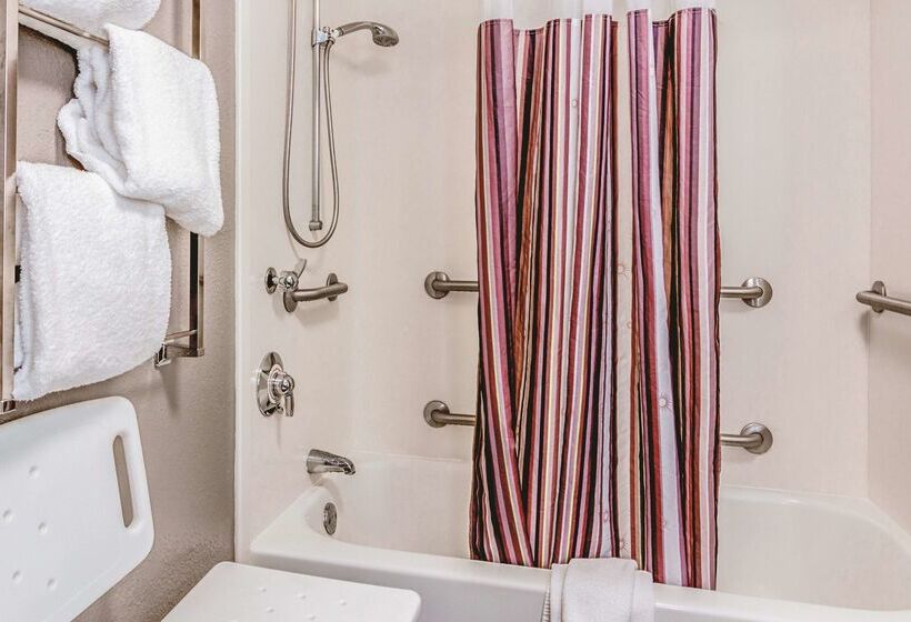 هتل La Quinta By Wyndham Las Vegas Summerlin Tech
